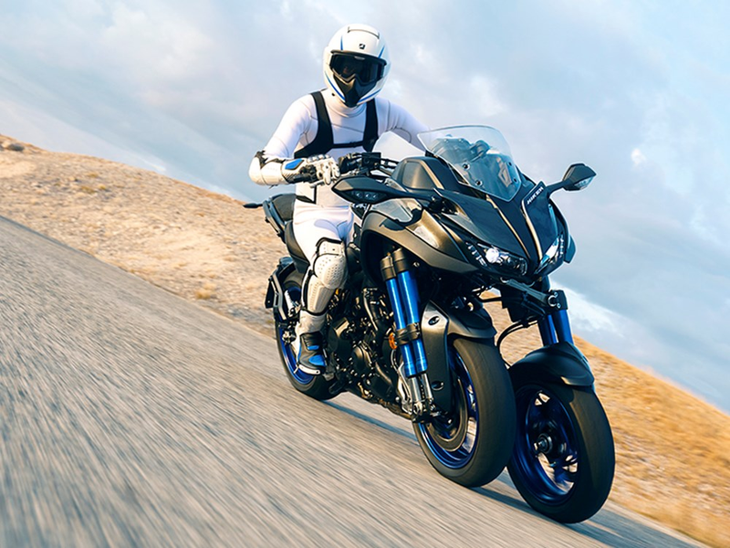 Illustration for article titled The Freakish 3-Wheel Yamaha Niken Sportbike Looks Unbelievable